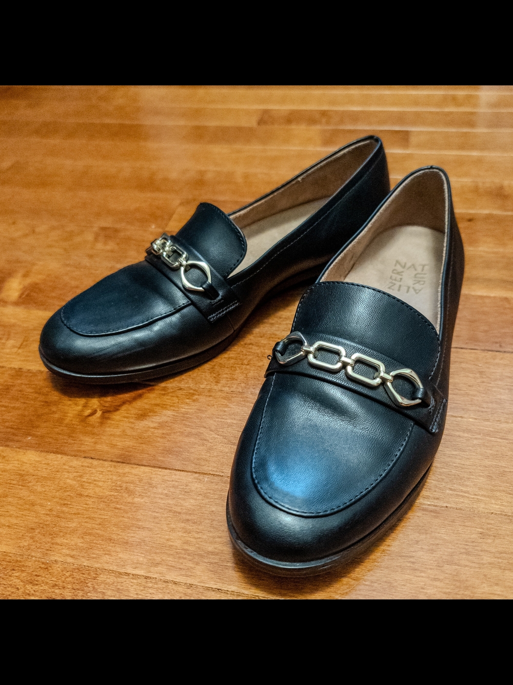 Naturalizer Black and Gold Chain Comfort Loafers Women's 8M